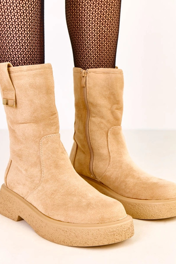 Bottines en suédine beige...