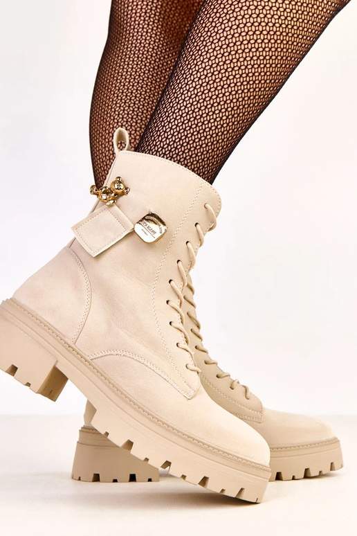 Bottines féminines beige ornées d'un...