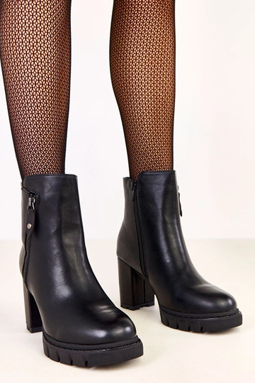 Bottines noires à talon...