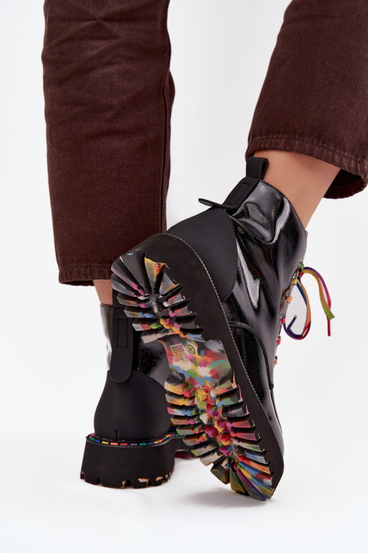 Peau avec effet vernis Bottes pour femmes Artiker 57C0064 couleur noire