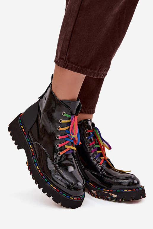 Peau avec effet vernis Bottes pour femmes Artiker 57C0064 couleur noire