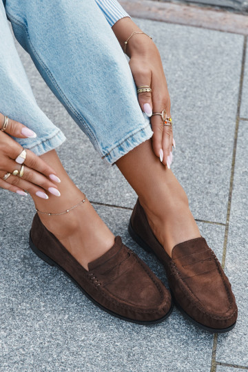 Mocassins pour femmes avec talons larges en simili daim couleur marron "Rivianne"