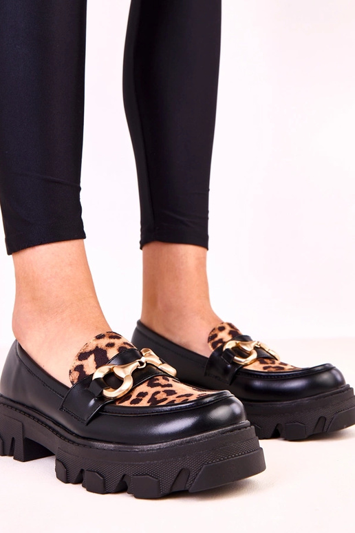 Mocassins noirs avec accent à motif...