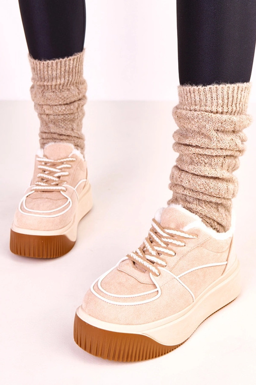 Beige warme sportschoenen op platform...