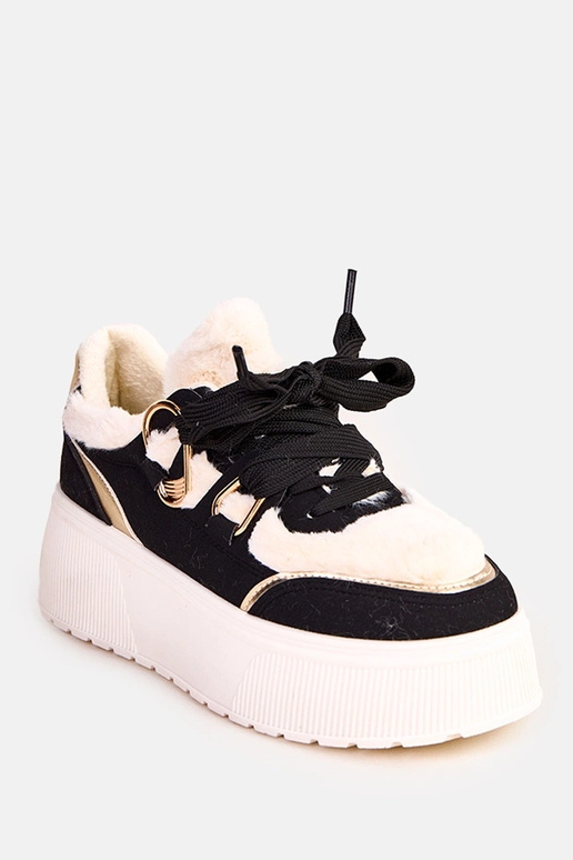 Schwarze warme Sneaker auf Plattform...