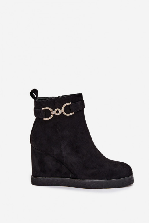 Damenstiefel Auf einem Keil Mit Dekorationen Detalem schZuarze Farbe Es mussrivana