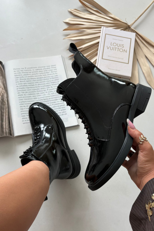 D&A MR52-108 schwarze Lackstiefeletten aus Kunstleder für Damen