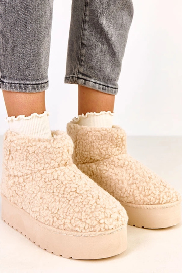 Sandfarbene Schneestiefel mit Lammfellschaft Lasso