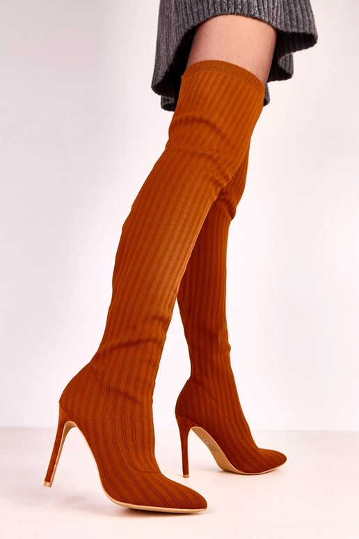 Bottes en tissu au-dessus du genou... Bottes en tissu au-dessus du genou...