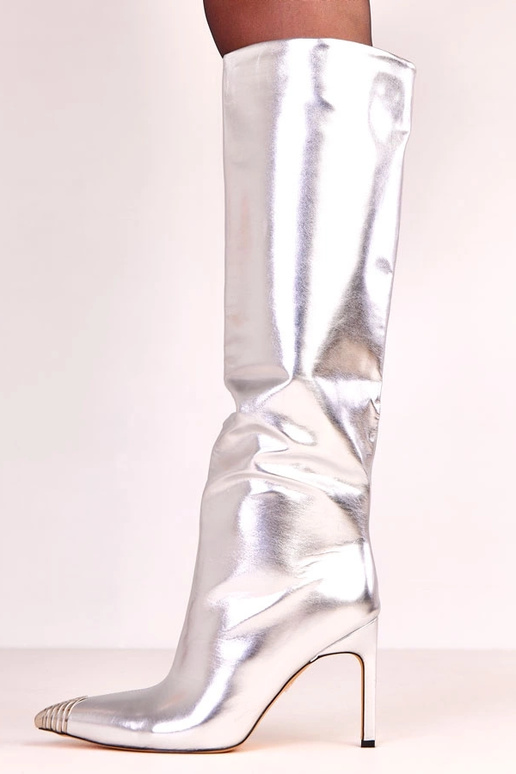 Bottes montantes élégantes argentées... Bottes montantes élégantes argentées...