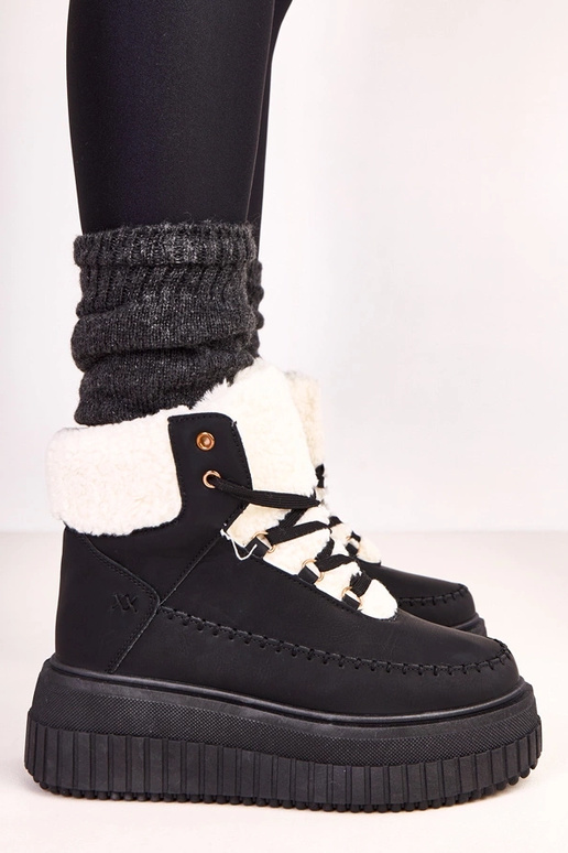 Zwarte warme sportieve enkellaarsjes...