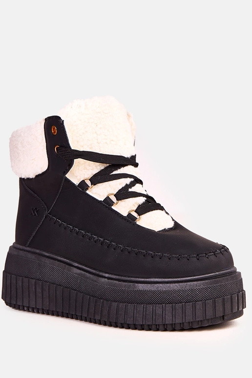 Schwarze warme Sportschuhe auf...