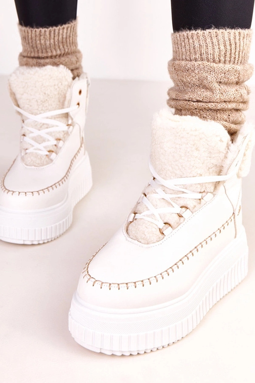 Witte warme sportieve enkellaarsjes...