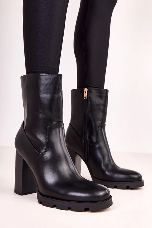 Bottines noires pour femmes sur talon... Bottines noires pour femmes sur talon...