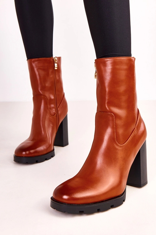 Bottines marron pour femmes sur talon... Bottines marron pour femmes sur talon...