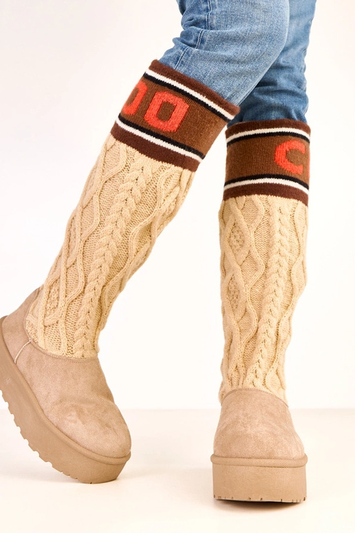 Beige Schneestiefel mit Plateausohle... Beige Schneestiefel mit Plateausohle...