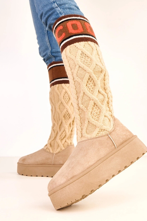Beige Schneestiefel mit Plateausohle... Beige Schneestiefel mit Plateausohle...