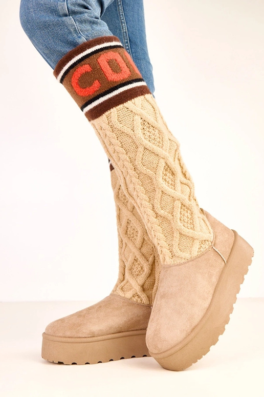 Beige Schneestiefel mit Plateausohle... Beige Schneestiefel mit Plateausohle...