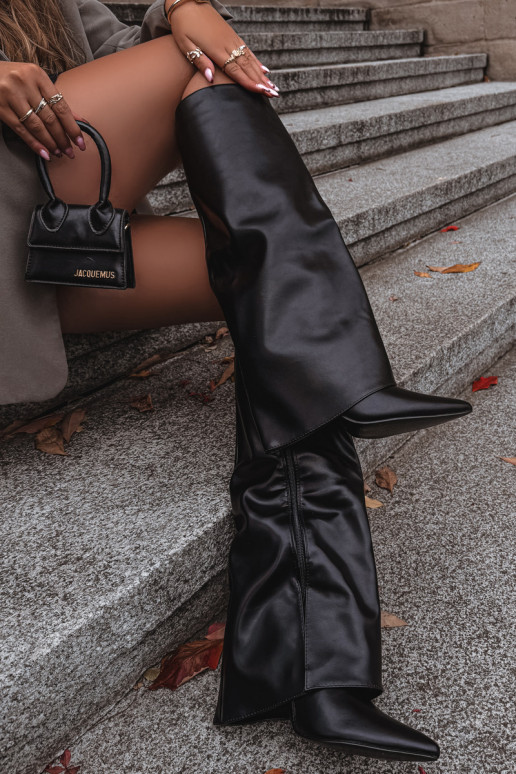 Bottes longues isolées à talons fins et partie supérieure découpée noires Tamonia