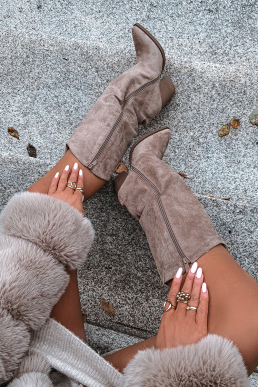 réchauffer bottes style coÀ-boy avec des talonsen daim écologiqueu beige Il fautvine