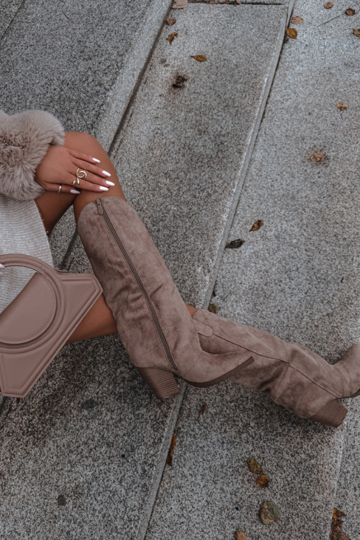 réchauffer bottes style coÀ-boy avec des talonsen daim écologiqueu beige Il fautvine