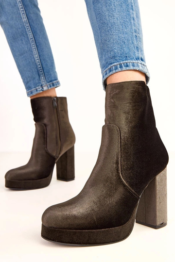 Bottines vertes brillantes... 2