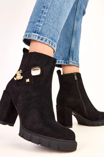 Bottines noires à talon... 2