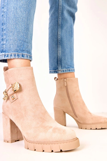 Bottines beiges à talon...