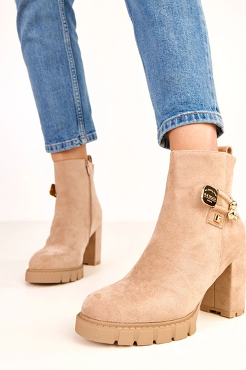 Bottines beiges à talon... 2