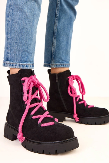Schwarze Stiefeletten mit dekorativem rosa Schnürsenkel Gabria