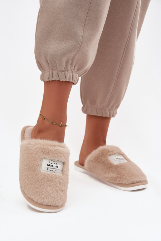 chaussures fait maison Chaussons Féminin avec un manteau de fourrure beige Il fautelis chaussures fait maison Chaussons Féminin avec un manteau de fourrure beige Il fautelis