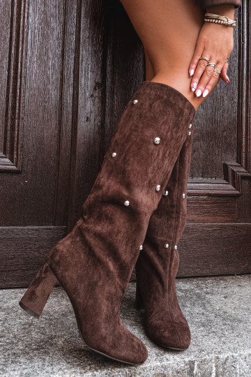 Warme dames lange laarzen met hak en decoratieve details in chocoladekleur Lucinda 2
