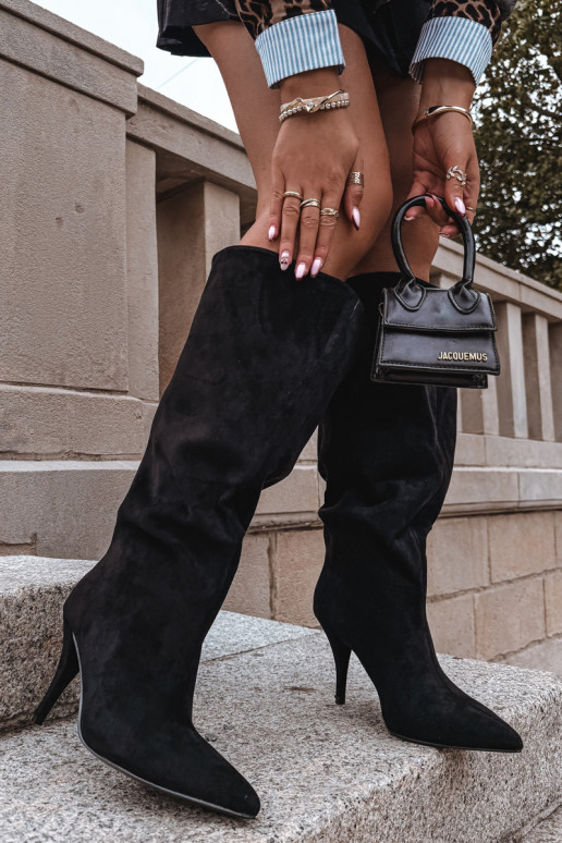 Un modèle convaincant bottes pour femmes avec des talons finsen daim écologiqueu couleur noire Noretta