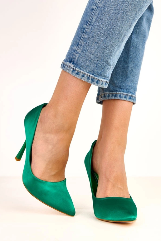 Groene hoge hakken met satijnen... Groene hoge hakken met satijnen...