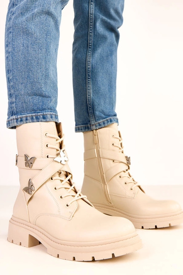 Bottines beiges ornées de...