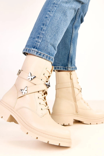 Bottines beiges ornées de... 2