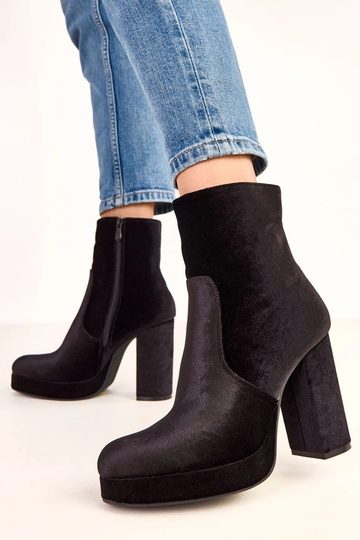 Bottines noires à talon... 2