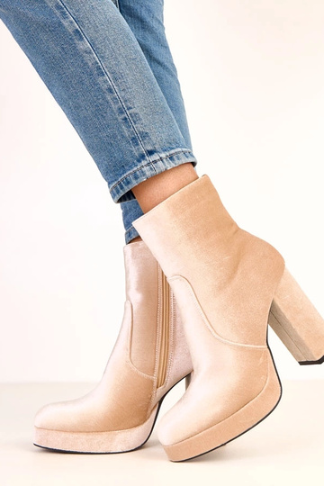 Bottines beiges à talon... 2