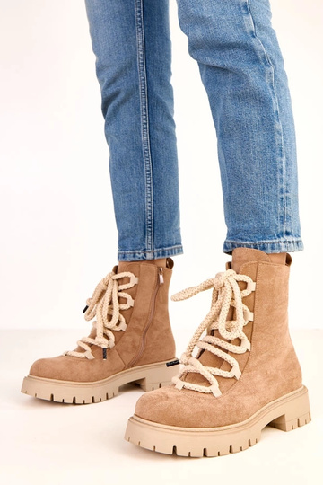 Bottines beiges avec lacet...