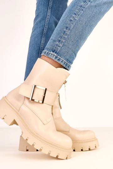 Sandfarbene Stiefeletten... 2