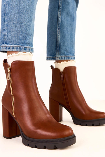 Bottines brunes à talon...