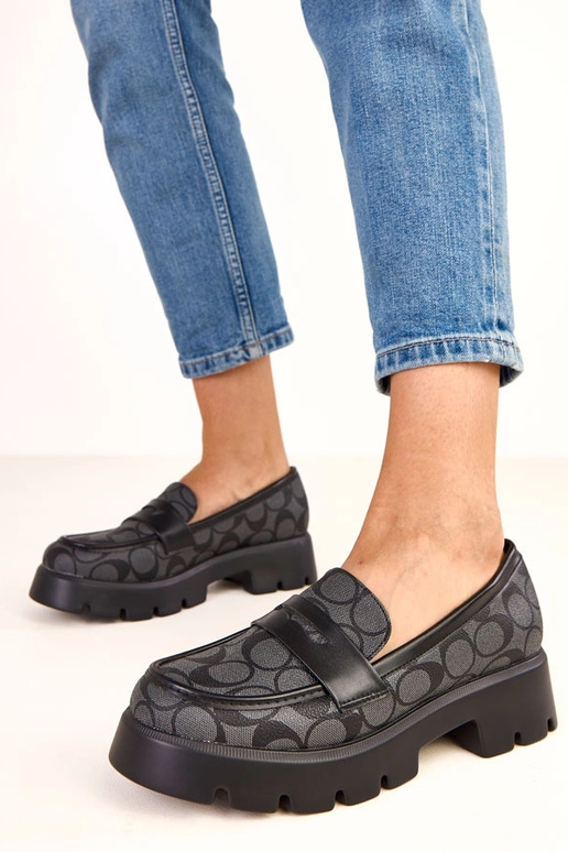 Mocassins noirs à motif géométrique...