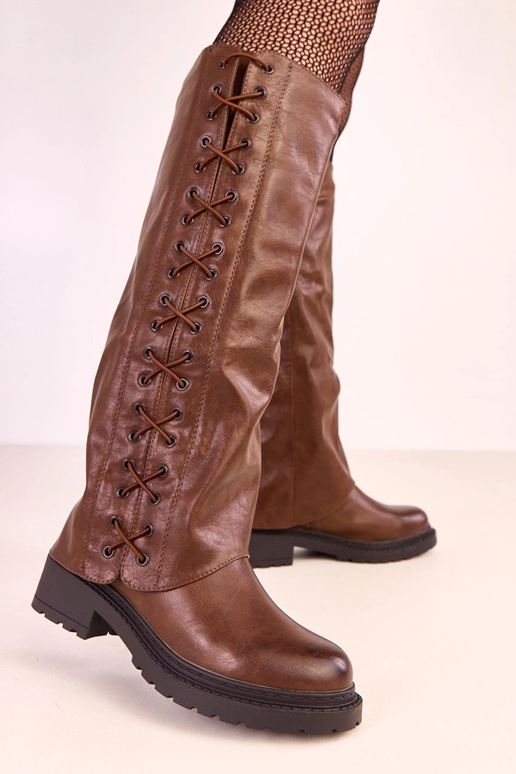 Bottes hautes brunes avec tige... Bottes hautes brunes avec tige...