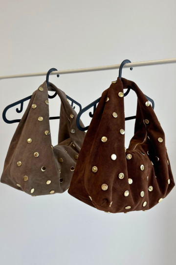 Suede chocolade handtas met decoratie Marisse 2