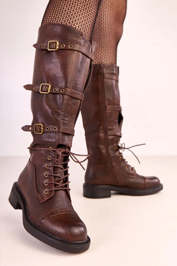 Bottes hautes brunes avec boucles décoratives style vintage Oradea 2