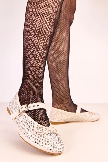 Sandfarbene Ballerinas mit Nieten und Schleife Mylie 2