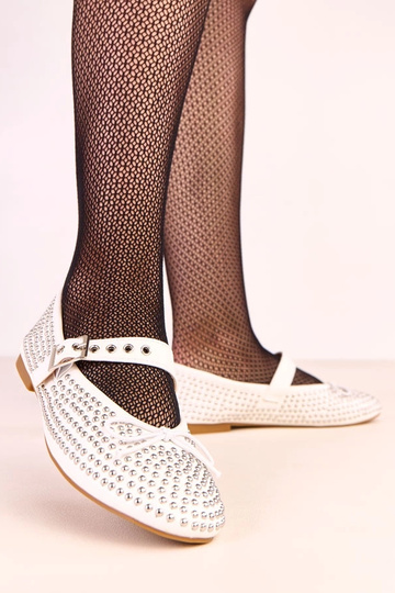 Witte ballerina's versierd met studs en strikje Mylie 2