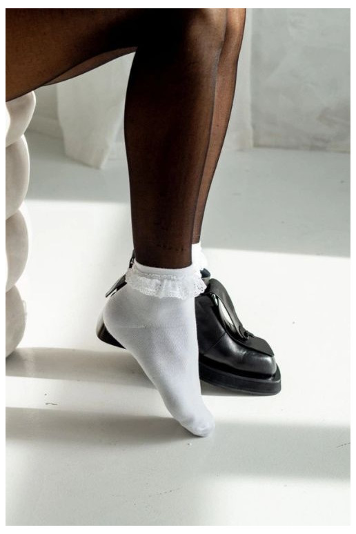 Chaussettes Féminin BaÀełniane avec de la dentelle couleur blanche Chaussettes Féminin BaÀełniane avec de la dentelle couleur blanche