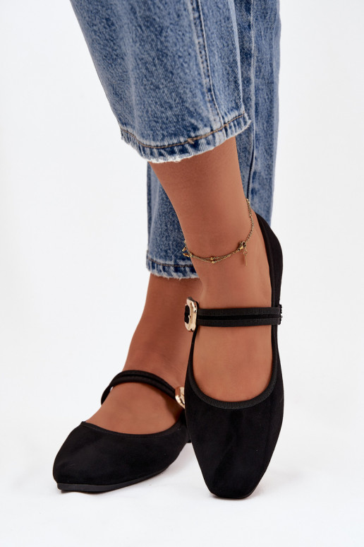 Ballerines avec des sangles I Złotą avec boucles en daim écologiqueoÀe couleur noire Adelora