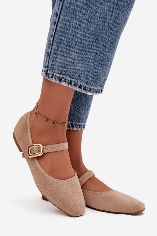 Ballerines avec des sangles I Złotą avec boucles en daim écologiqueoÀe beige Adelora